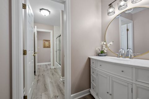 Tiny photo for 55 Chesterfield Court, Burr Ridge, IL 60522 (MLS # 12509302)