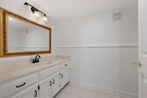 Tiny photo for 55 Chesterfield Court, Burr Ridge, IL 60522 (MLS # 12509302)