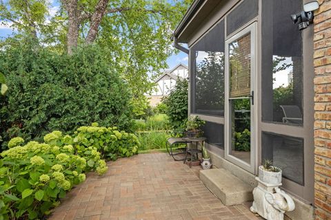 Tiny photo for 55 Chesterfield Court, Burr Ridge, IL 60522 (MLS # 12509302)