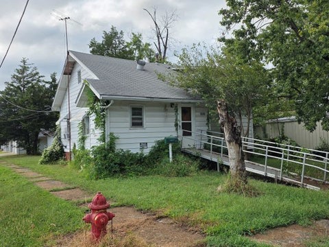 Photo of 1029 S Mckinley Street, Harrisburg, IL 62946 (MLS # 12755988)