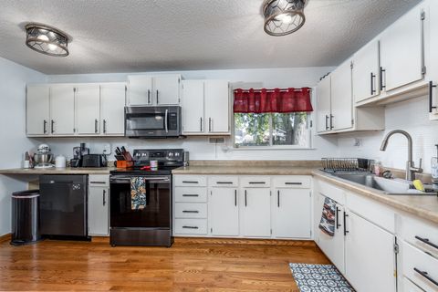 Tiny photo for 618 Fort Street, Ottawa, IL 61350 (MLS # 12500831)