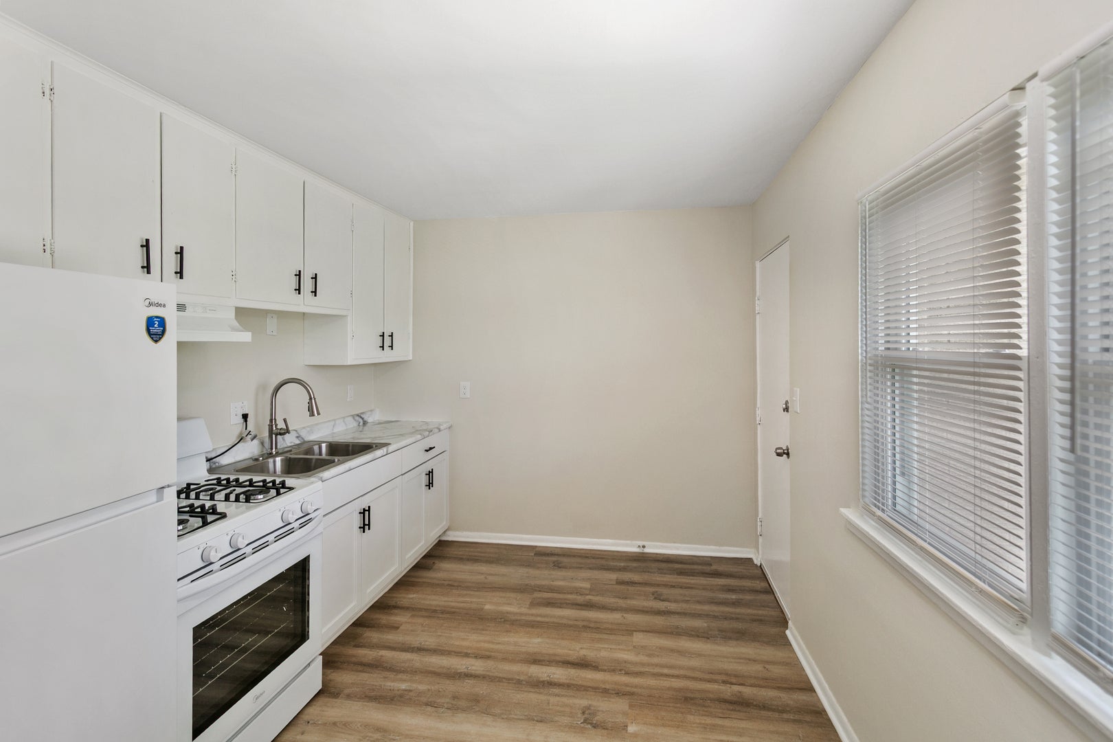 991 Tollview Avenue 10