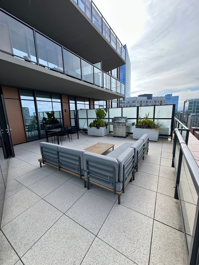 350 N Canal Street 3101