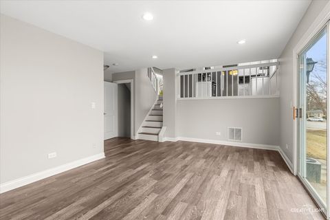 Tiny photo for 43 N Walnut Court, Streamwood, IL 60107 (MLS # 12582389)