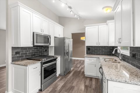 Tiny photo for 43 N Walnut Court, Streamwood, IL 60107 (MLS # 12582389)