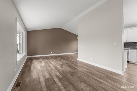 Tiny photo for 43 N Walnut Court, Streamwood, IL 60107 (MLS # 12582389)