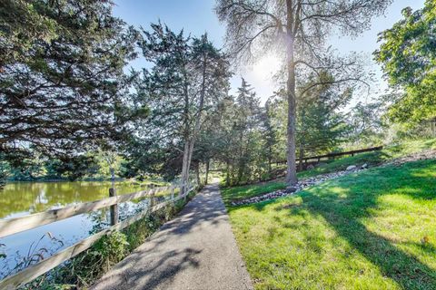 Tiny photo for 25 Shoreline Road #B, Lake Barrington, IL 60010 (MLS # 12488214)
