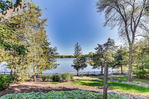 Tiny photo for 25 Shoreline Road #B, Lake Barrington, IL 60010 (MLS # 12488214)