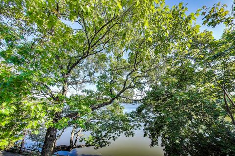 Tiny photo for 25 Shoreline Road #B, Lake Barrington, IL 60010 (MLS # 12488214)