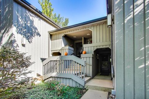 Tiny photo for 25 Shoreline Road #B, Lake Barrington, IL 60010 (MLS # 12488214)
