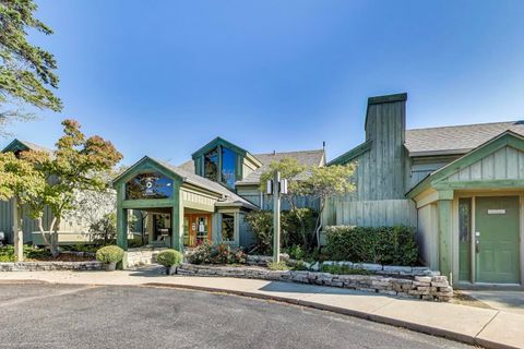 Tiny photo for 25 Shoreline Road #B, Lake Barrington, IL 60010 (MLS # 12488214)