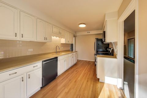 Tiny photo for 25 Shoreline Road #B, Lake Barrington, IL 60010 (MLS # 12488214)