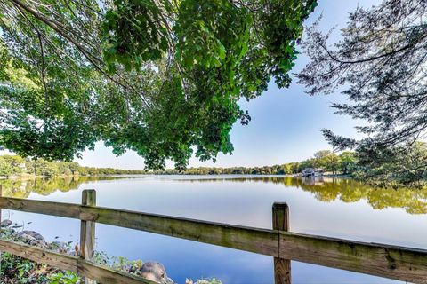 Tiny photo for 25 Shoreline Road #B, Lake Barrington, IL 60010 (MLS # 12488214)