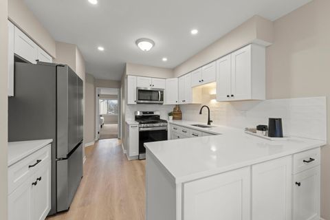 Tiny photo for 367 Juniper Tree Court, Hoffman Estates, IL 60169 (MLS # 12187882)