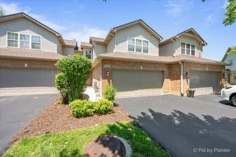 Photo of 624 Daisy Lane, Roselle, IL 60172 (MLS # 12713358)