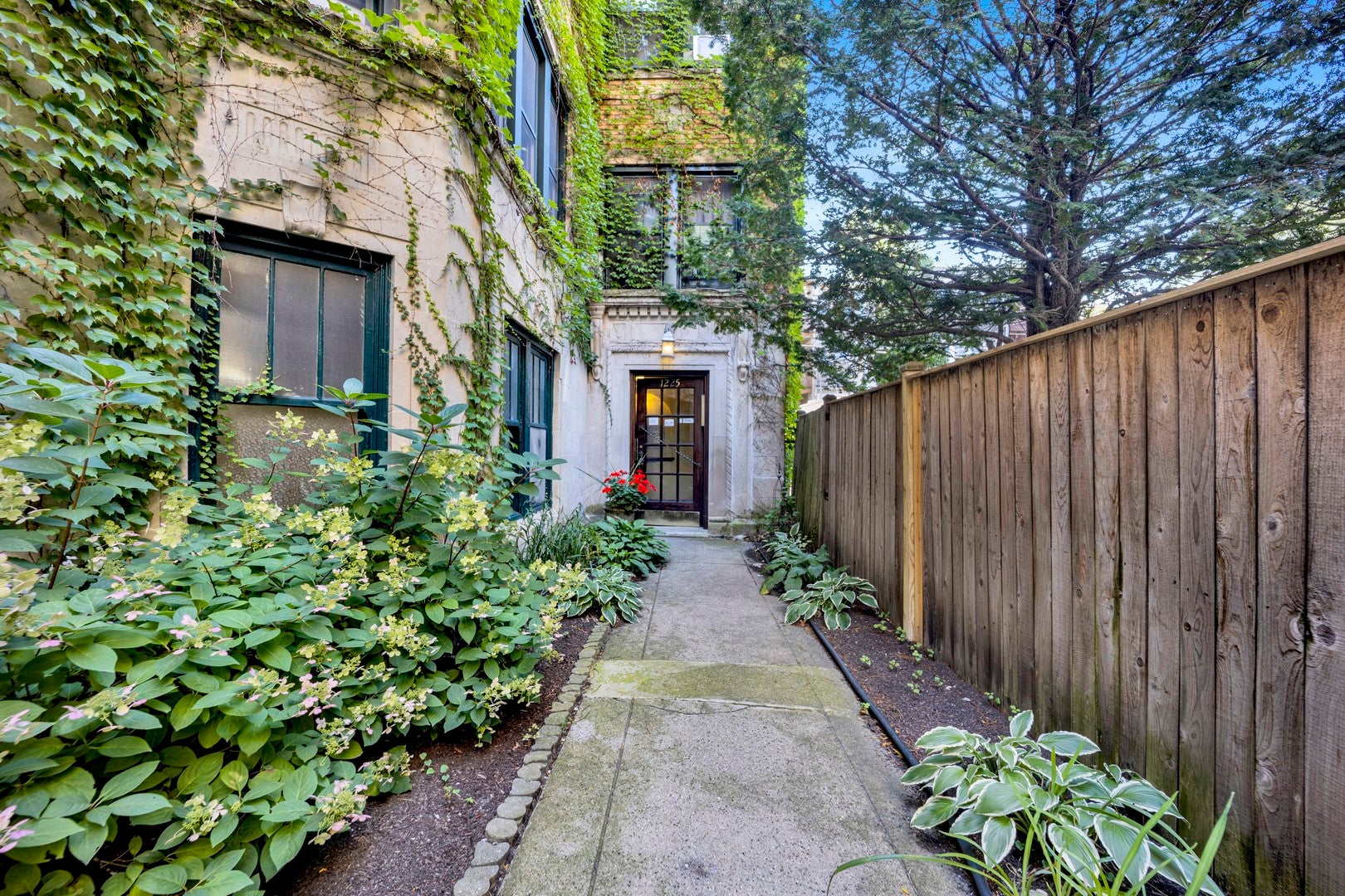 1225 W Granville Avenue 3A