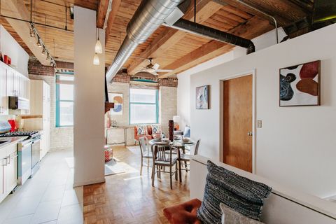 Tiny photo for 4745 N Ravenswood Avenue #210, Chicago, IL 60640 (MLS # 12506422)