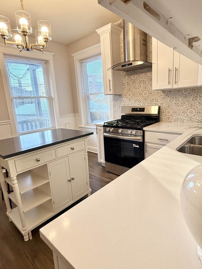 4034 N Monticello Avenue