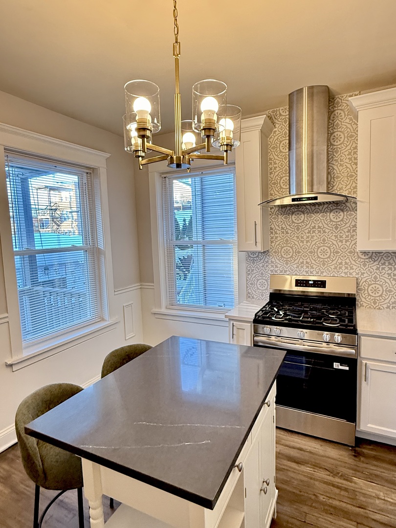 4034 N Monticello Avenue