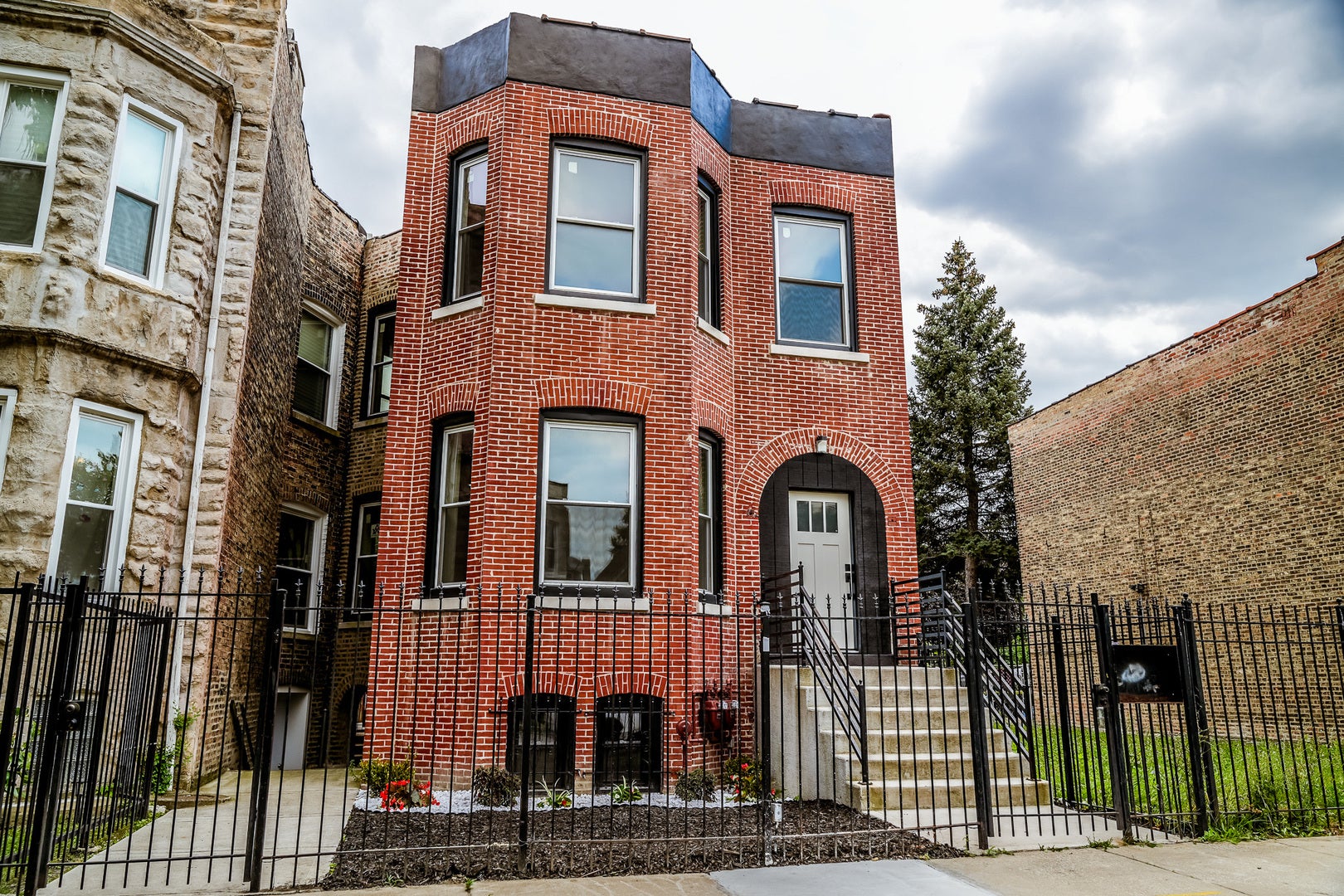 4419 W Gladys Avenue