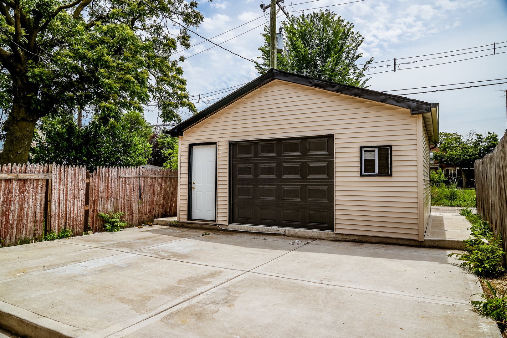 4419 W Gladys Avenue
