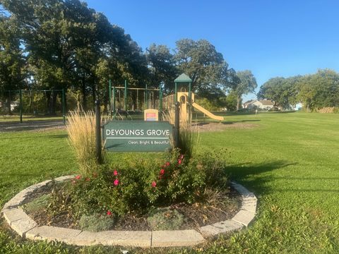 Tiny photo for 15750 Woodlawn West Avenue, South Holland, IL 60473 (MLS # 12498570)