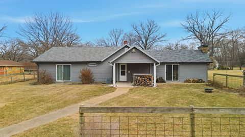 Tiny photo for 1307 Sinnissippi Park Road, Sterling, IL 61081 (MLS # 12571554)