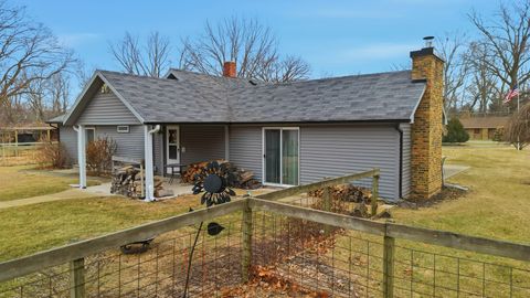 Tiny photo for 1307 Sinnissippi Park Road, Sterling, IL 61081 (MLS # 12571554)