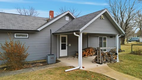 Tiny photo for 1307 Sinnissippi Park Road, Sterling, IL 61081 (MLS # 12571554)