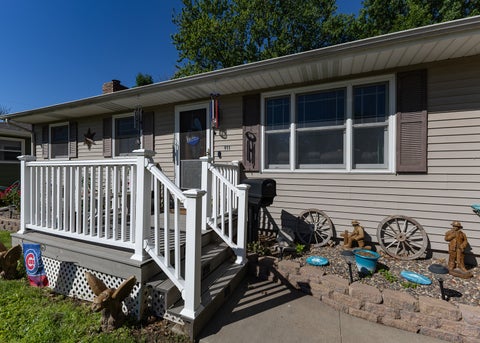 Tiny photo for 911 6th Avenue, Camanche, IA 52730 (MLS # 12681923)