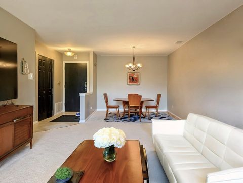 Tiny photo for 1400 N Yarmouth Place #314, Mount Prospect, IL 60056 (MLS # 12355816)