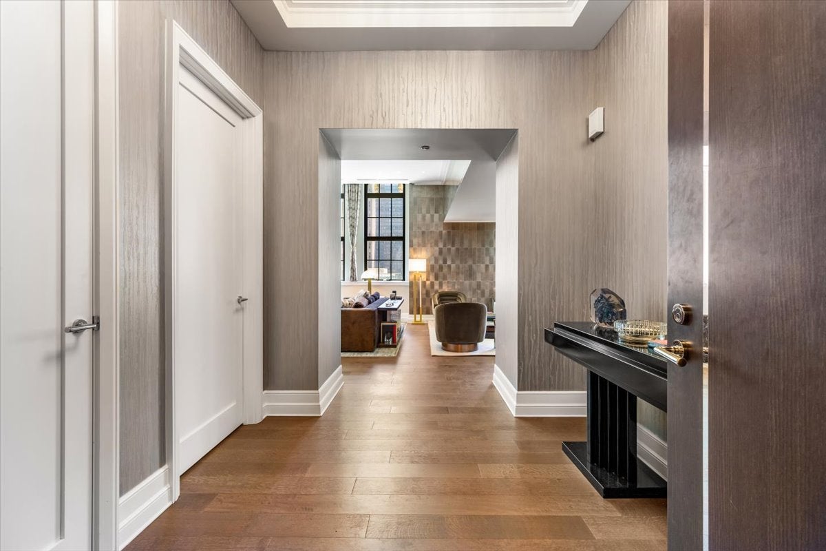 435 N Michigan Avenue 401