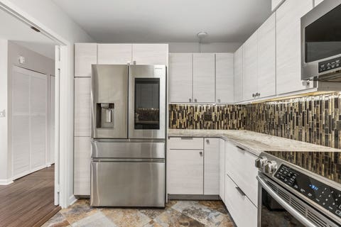 Tiny photo for 6007 N Sheridan Road #9E, Chicago, IL 60660 (MLS # 12674345)