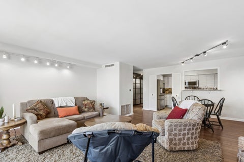 Tiny photo for 6007 N Sheridan Road #9E, Chicago, IL 60660 (MLS # 12674345)