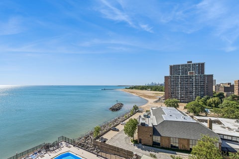Tiny photo for 6007 N Sheridan Road #9E, Chicago, IL 60660 (MLS # 12674345)