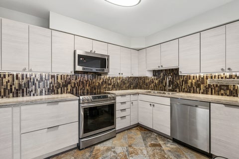 Tiny photo for 6007 N Sheridan Road #9E, Chicago, IL 60660 (MLS # 12674345)