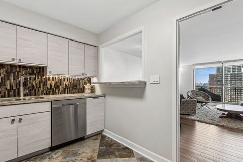 Tiny photo for 6007 N Sheridan Road #9E, Chicago, IL 60660 (MLS # 12674345)