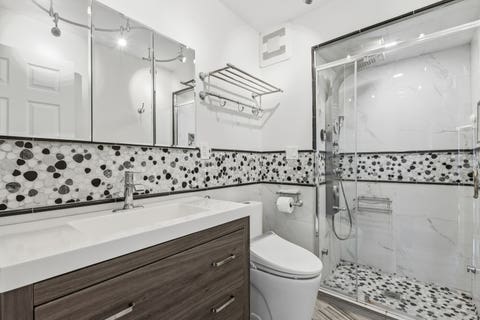 Tiny photo for 6007 N Sheridan Road #9E, Chicago, IL 60660 (MLS # 12674345)