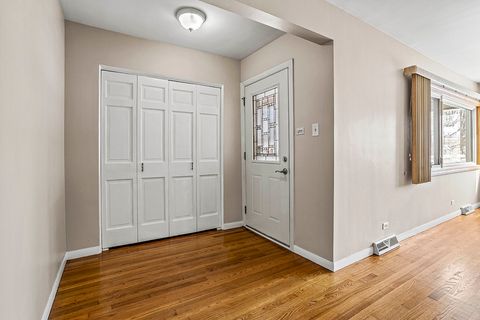 Tiny photo for 5001 Harnew Road, Oak Lawn, IL 60453 (MLS # 12506362)