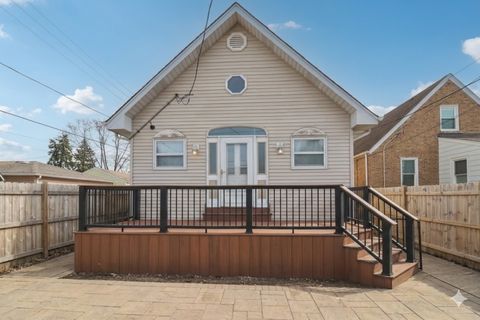 Tiny photo for 3940 N Paris Avenue, Chicago, IL 60634 (MLS # 12593587)