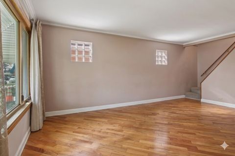 Tiny photo for 3940 N Paris Avenue, Chicago, IL 60634 (MLS # 12593587)