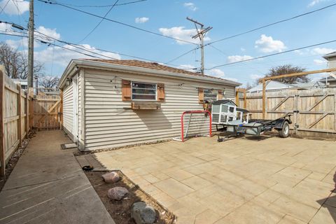 Tiny photo for 3940 N Paris Avenue, Chicago, IL 60634 (MLS # 12593587)