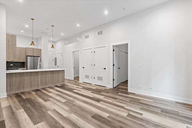 2317 N Clark Street 405