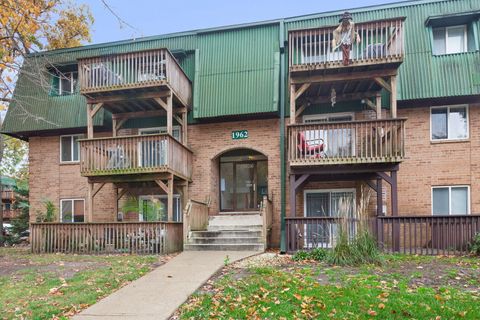 Photo of 1962 Tall Oaks Drive #1B, Aurora, IL 60505 (MLS # 12504536)