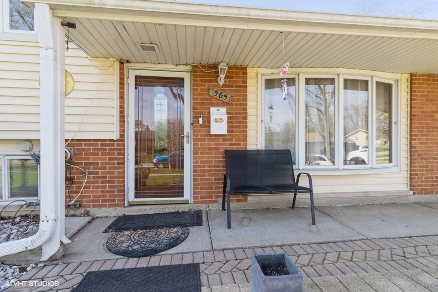 565 Flagstaff Lane