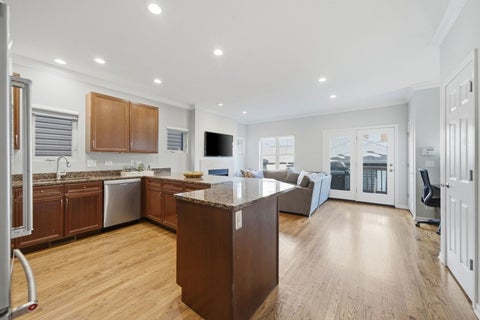 Tiny photo for 1606 W EDGEWATER Avenue, Chicago, IL 60660 (MLS # 12751028)