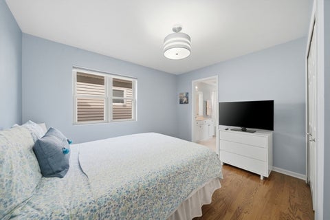Tiny photo for 1606 W EDGEWATER Avenue, Chicago, IL 60660 (MLS # 12751028)