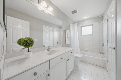 Tiny photo for 1606 W EDGEWATER Avenue, Chicago, IL 60660 (MLS # 12751028)