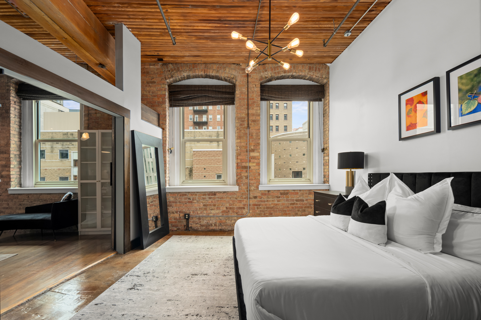 900 S Wabash Avenue 404