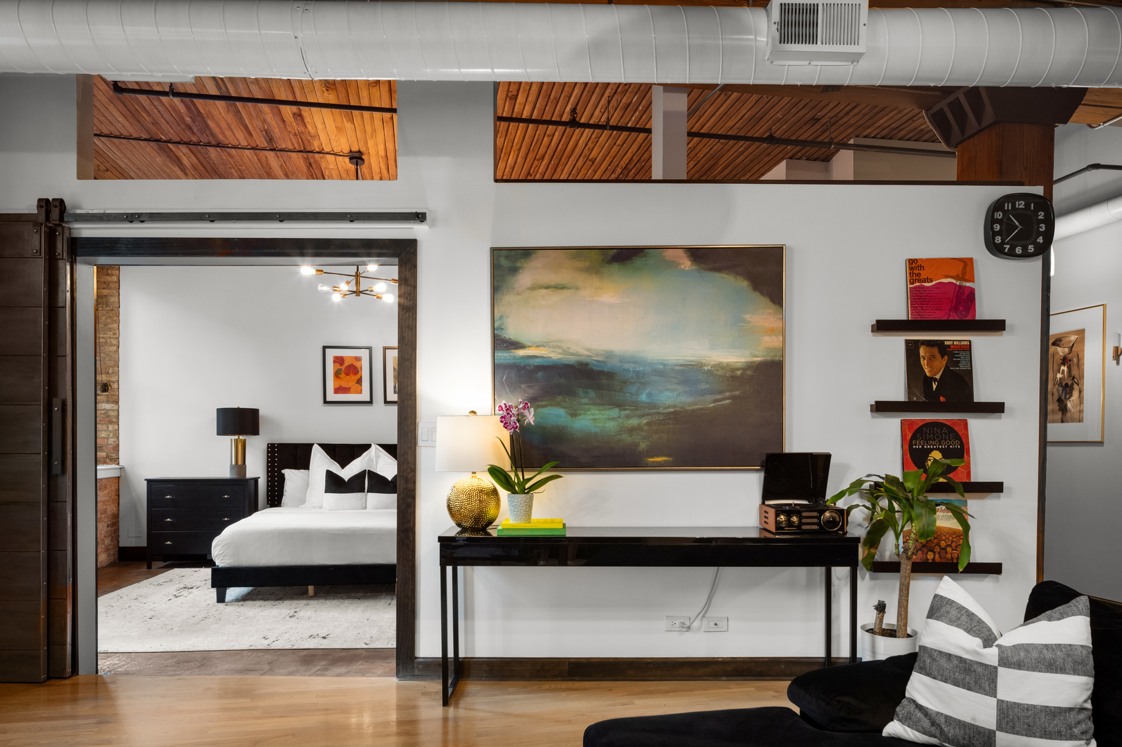 900 S Wabash Avenue 404